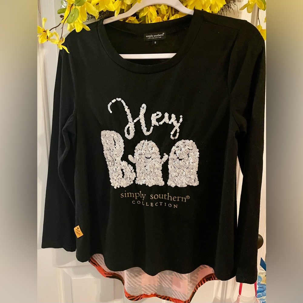Size small “Hey B👻👻” shirt by Simply Southern
